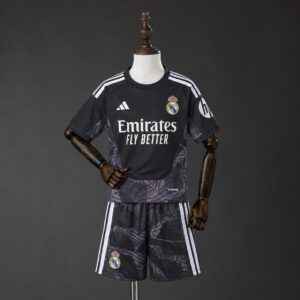 Equipación niño Real Madrid 2026-2027 portero negra con camiseta y pantalón corto gris estampado