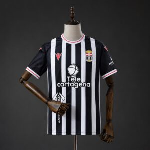 Camiseta FC Cartagena 2026-2027 local con rayas blancas y negras y patrocinador Telecartagena