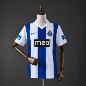 Camiseta Oporto 2011-2012 local con franjas azules y blancas, escudo FC Porto y patrocinador MEO